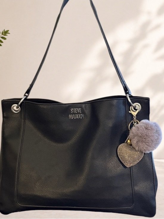 Steve Madden Handbags - Steve Madden Elegant Faux Leather Tote with Charm EUC